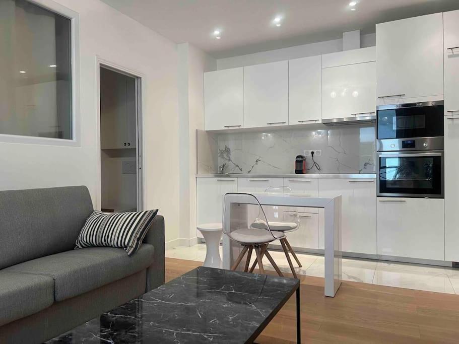 Luxury Appartment, Champs Elysees, Neuf ! ปารีส ภายนอก รูปภาพ