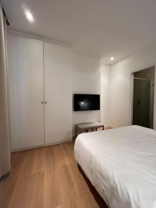 Luxury Appartment, Champs Elysees, Neuf ! ปารีส ภายนอก รูปภาพ