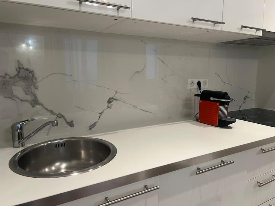 Luxury Appartment, Champs Elysees, Neuf ! ปารีส ภายนอก รูปภาพ