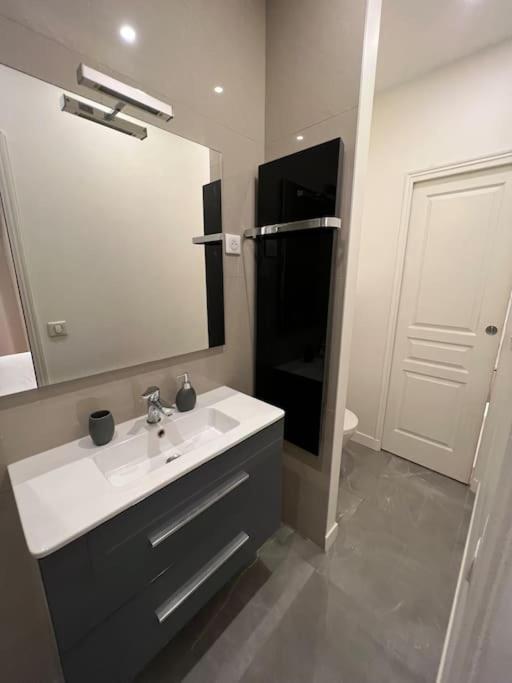 Luxury Appartment, Champs Elysees, Neuf ! ปารีส ภายนอก รูปภาพ